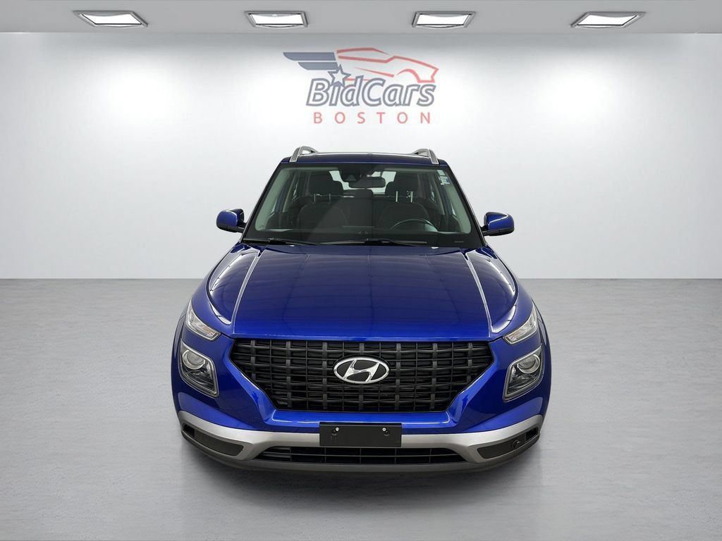 Used 2022 Hyundai Venue FWD image 2