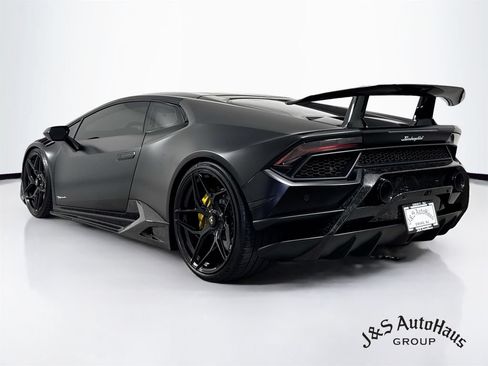 Used 2018 Lamborghini Huracan Performante AWD/4WD image 5