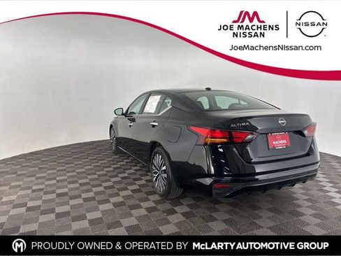Used 2025 Nissan Altima 2.5 SV image 8