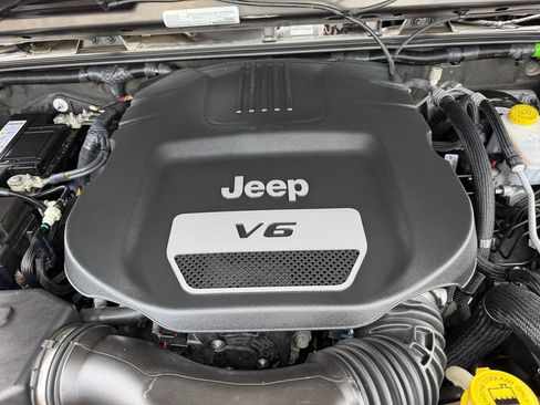 Used 2017 Jeep Wrangler Sport w/ Quick Order Package 24S AWD/4WD image 28