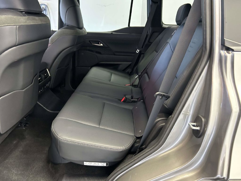 Used 2024 Lexus GX 550 AWD/4WD image 17
