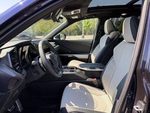 Used 2025 Lexus TX 500h AWD image 14