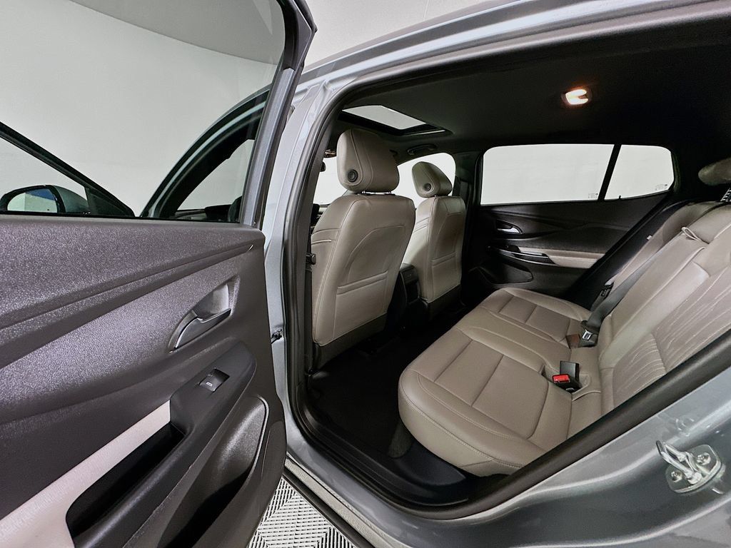 Used 2025 Buick Envista Avenir FWD image 17