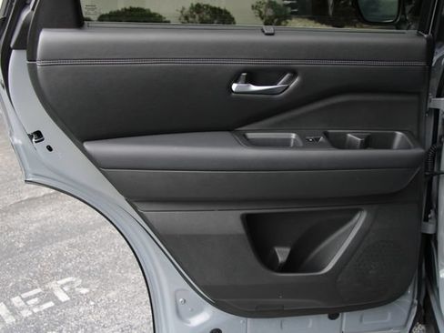 Certified 2024 Nissan Pathfinder Platinum AWD/4WD image 26