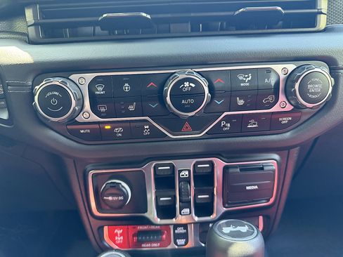 Used 2024 Jeep Wrangler Unlimited Rubicon 392 AWD/4WD image 33