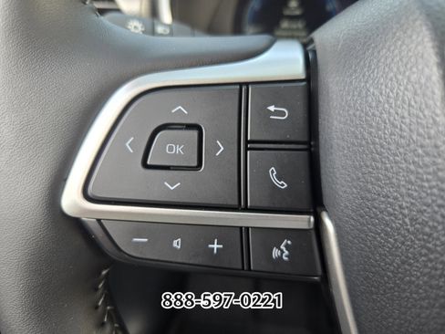 Used 2025 Toyota Highlander Platinum image 29