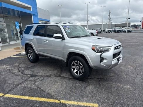 Used 2023 Toyota 4Runner TRD Off-Road Premium w/ Moonroof Package AWD/4WD image 9