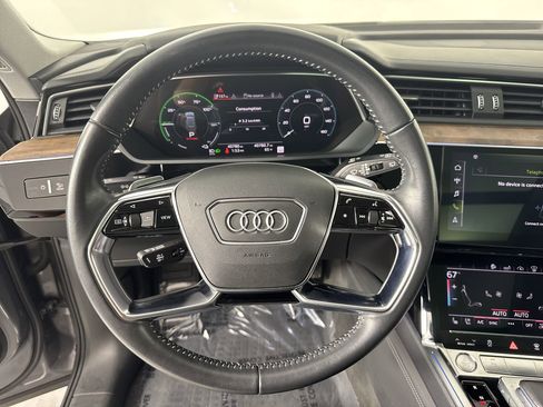 Used 2019 Audi e-tron Prestige w/ Prestige Package AWD/4WD image 19