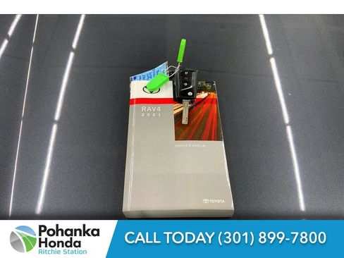 Used 2021 Toyota RAV4 LE image 11