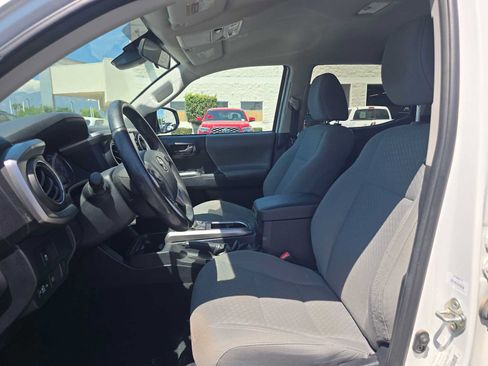 Used 2020 Toyota Tacoma SR5 RWD image 18