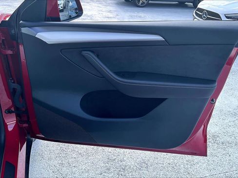 Used 2022 Tesla Model Y Performance image 21