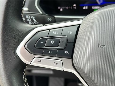 Used 2024 Volkswagen Tiguan SE image 13