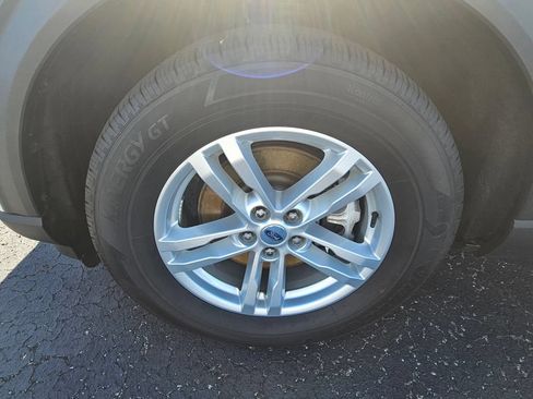 Used 2022 Ford Explorer XLT w/ Equipment Group 202A AWD/4WD image 9