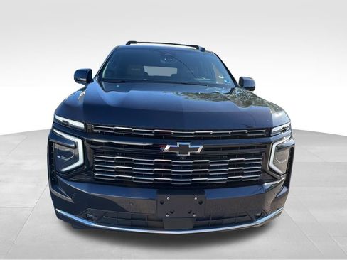 Used 2025 Chevrolet Tahoe High Country AWD/4WD image 9