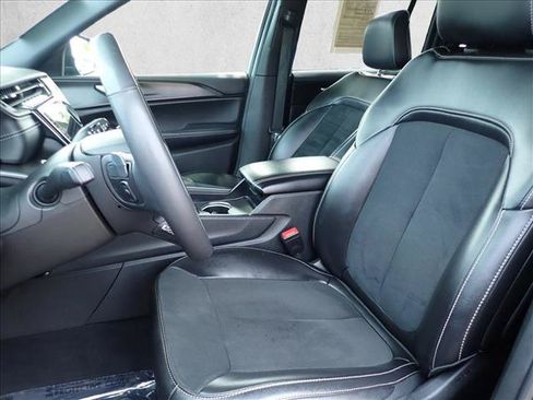 Used 2024 Jeep Grand Cherokee Altitude AWD/4WD image 12