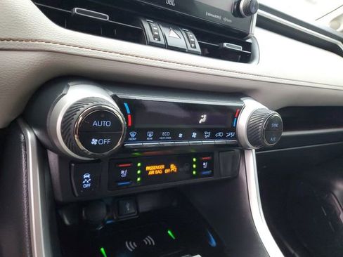 Used 2022 Toyota RAV4 Limited image 22