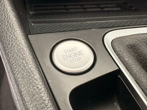 Used 2025 Volkswagen Jetta SE image 24