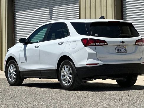 Used 2022 Chevrolet Equinox LS w/ LS Convenience Package image 4