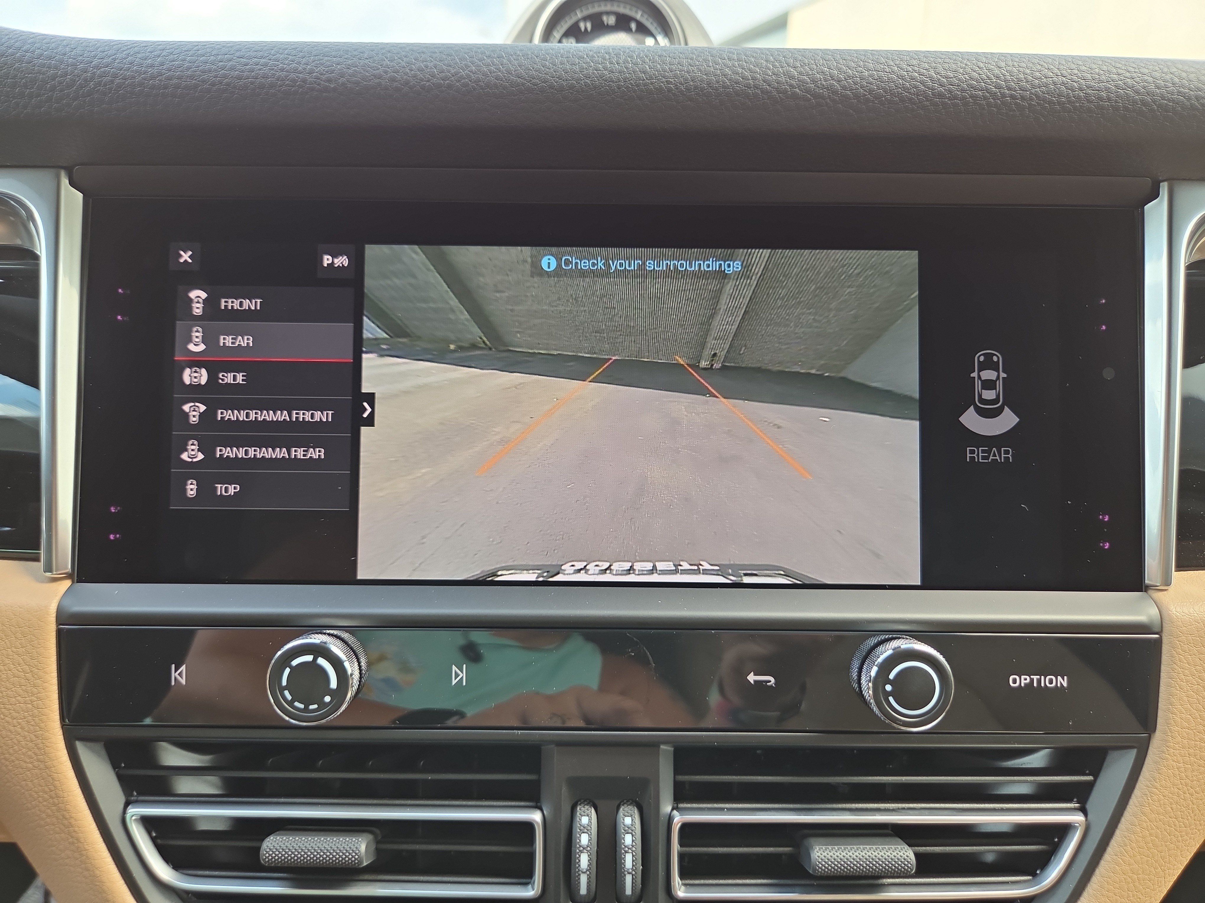 Certified 2025 Porsche Macan AWD/4WD image 23