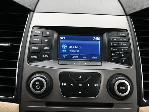 Used 2018 Ford Taurus SE image 16