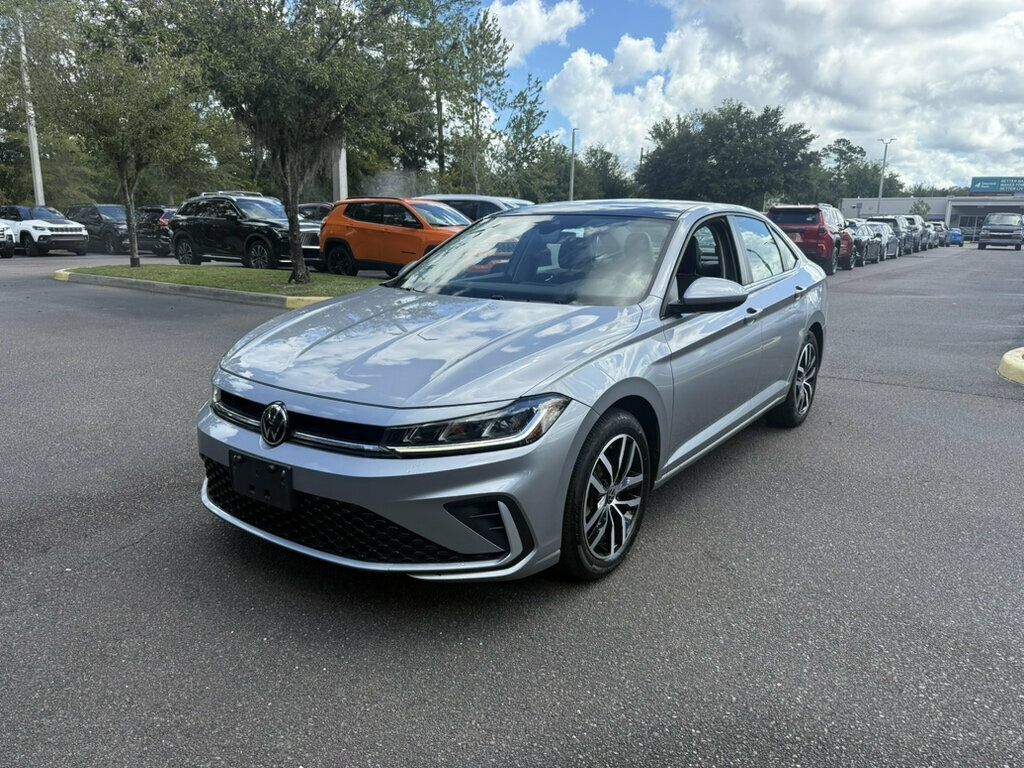 Used 2026 Volkswagen Jetta SE FWD image 1