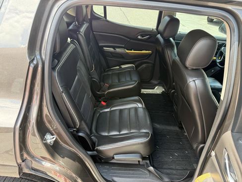 Used 2019 GMC Acadia Denali w/ Technology Package FWD image 18