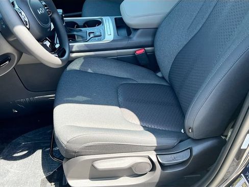 New 2026 Kia Carnival LX FWD image 19