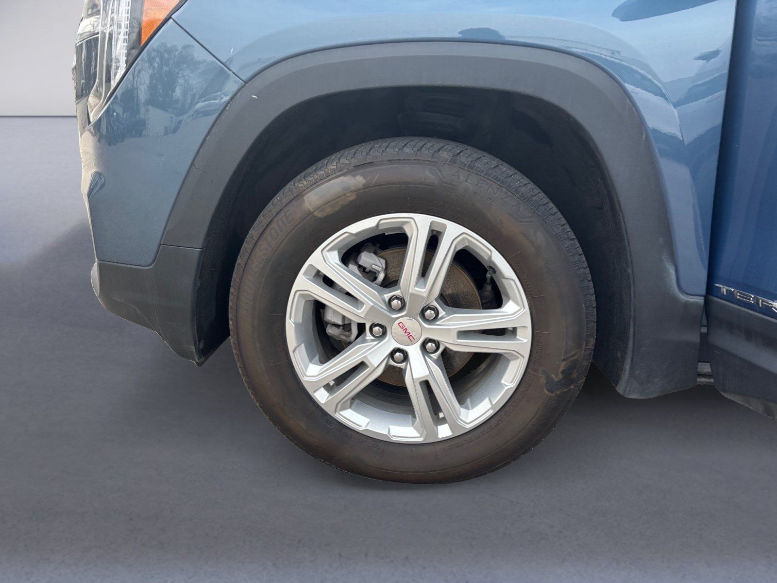 Used 2024 GMC Terrain SLE AWD/4WD image 14