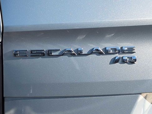 Used 2025 Cadillac Escalade IQ Luxury 2 image 13