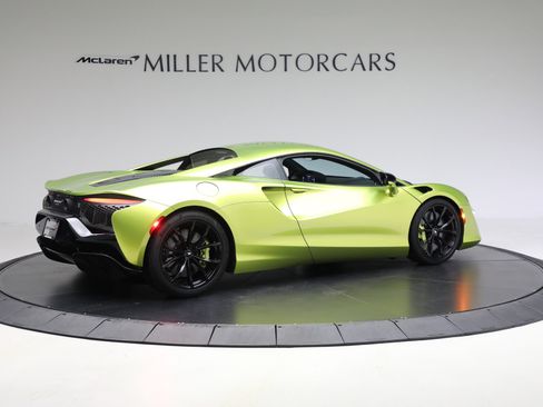 Used 2024 McLaren Artura image 8