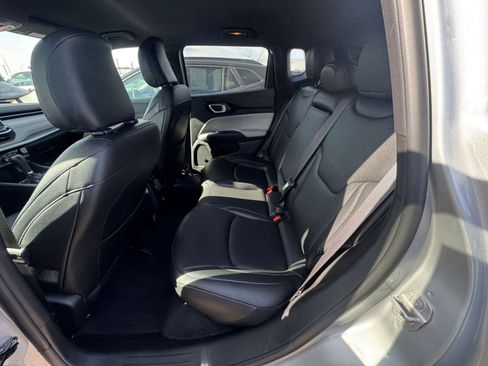 Used 2025 Jeep Compass Limited image 25