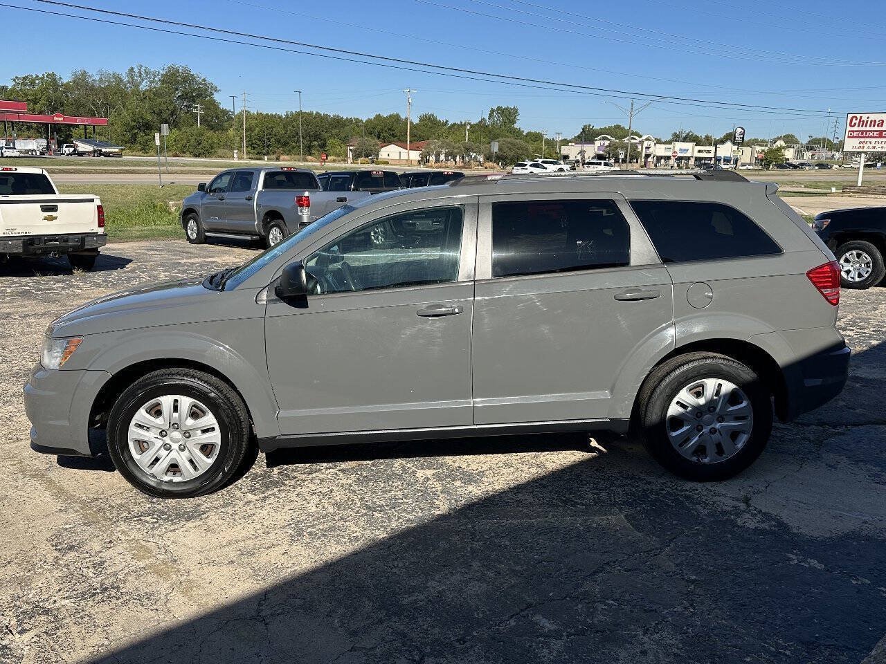 Used 2019 Dodge Journey SE FWD image 5