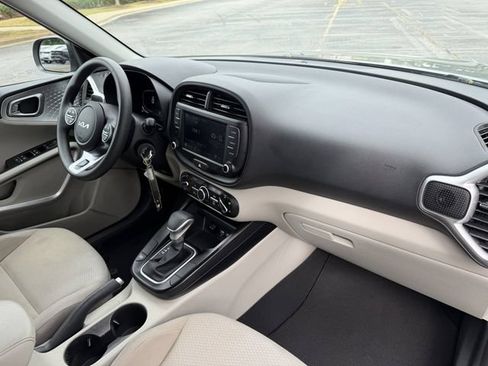 Used 2025 Kia Soul LX FWD image 32
