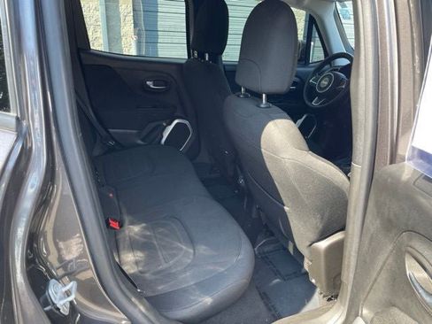 Used 2018 Jeep Renegade Latitude w/ Advanced Technology Group FWD image 14
