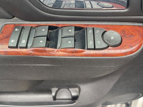 Used 2010 Chevrolet Silverado 1500 LTZ w/ White Diamond Tricoat Edition image 16