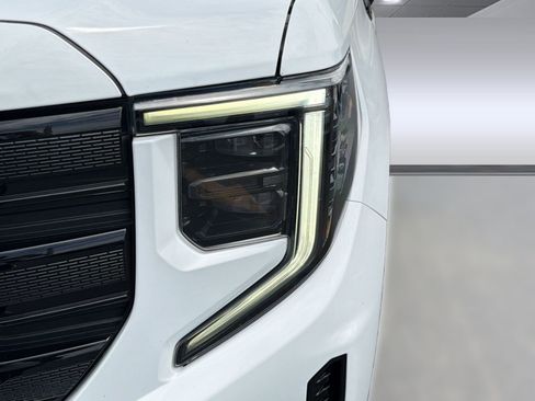Used 2022 GMC Sierra 1500 Elevation RWD image 11