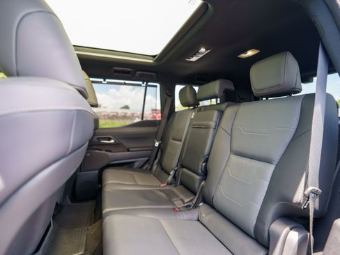 Used 2024 Lexus GX 550 w/ Accessory Package (2T) AWD/4WD image 10