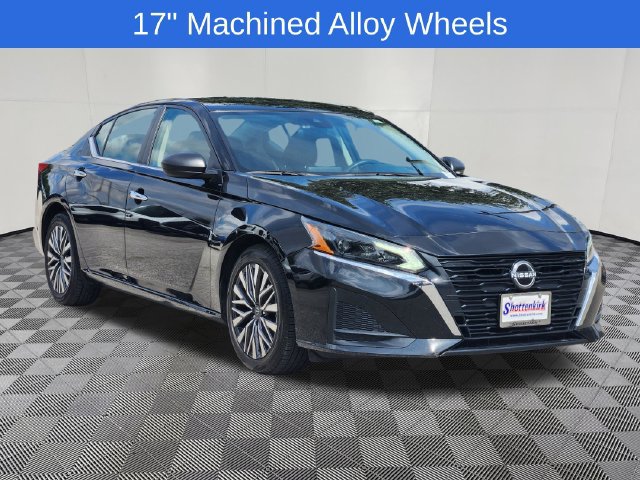 Used 2025 Nissan Altima 2.5 SV FWD image 3