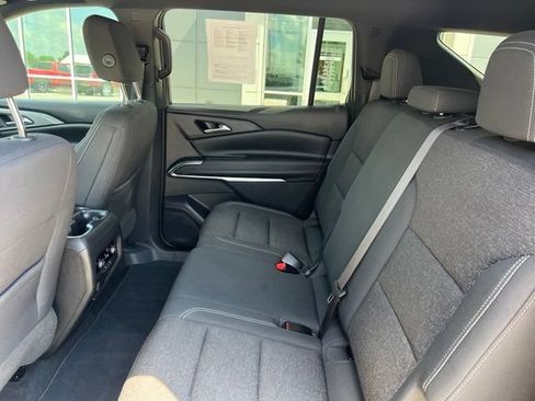 Used 2024 Chevrolet Traverse LS AWD/4WD image 18