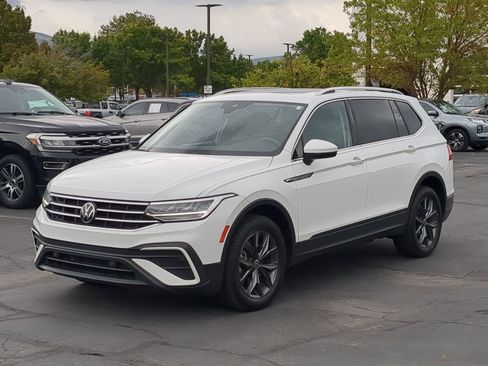 Used 2022 Volkswagen Tiguan SE w/ Panoramic Sunroof Package AWD/4WD image 10