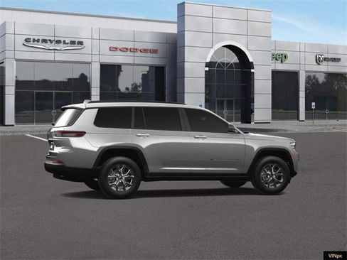 New 2023 Jeep Grand Cherokee L Laredo image 15