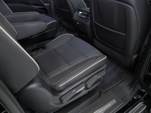 Used 2026 Cadillac Escalade ESV Sport AWD/4WD image 26