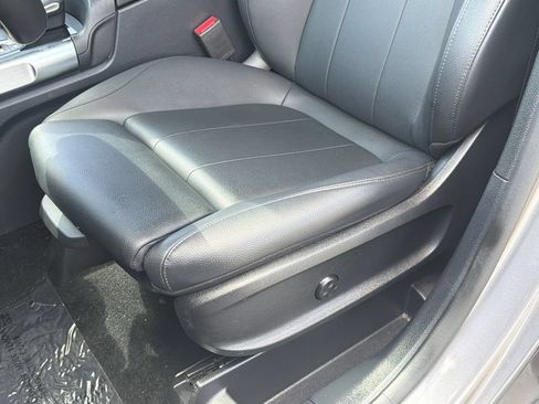 Used 2022 Mercedes-Benz GLB 250 4MATIC image 17