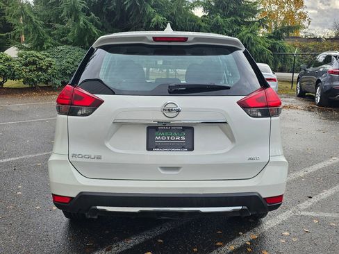 Used 2017 Nissan Rogue S image 4