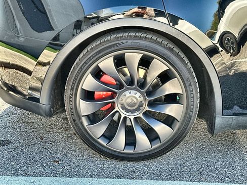 Used 2024 Tesla Model Y Performance image 13