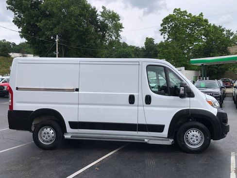 Used 2025 RAM ProMaster 2500 w/ U-Haul Equipment Group FWD image 7