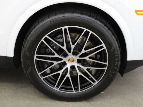 New 2025 Porsche Cayenne image 16
