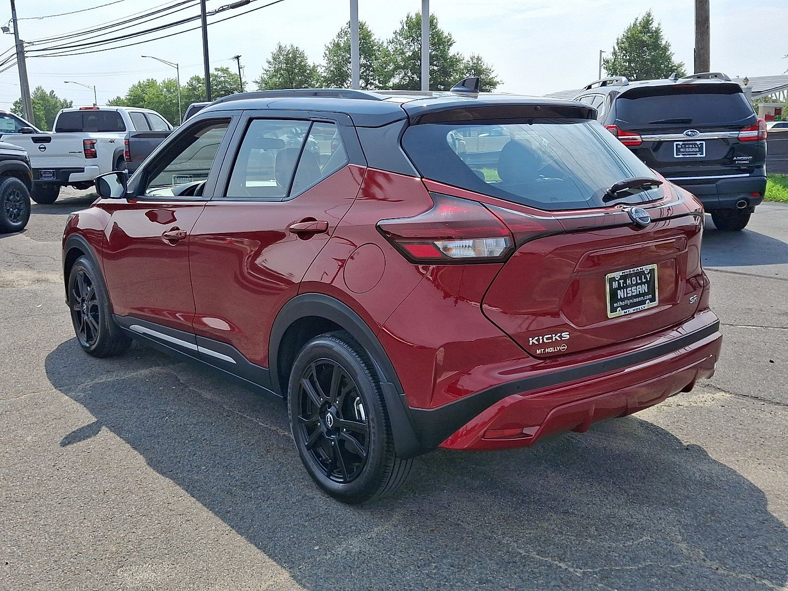 Certified 2023 Nissan Kicks SR w/ SR Premium Package FWD image 5