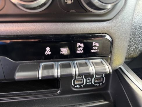 Used 2022 RAM 1500 Big Horn AWD/4WD image 39