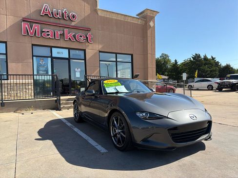 Used 2018 MAZDA MX-5 Miata Grand Touring RWD image 3